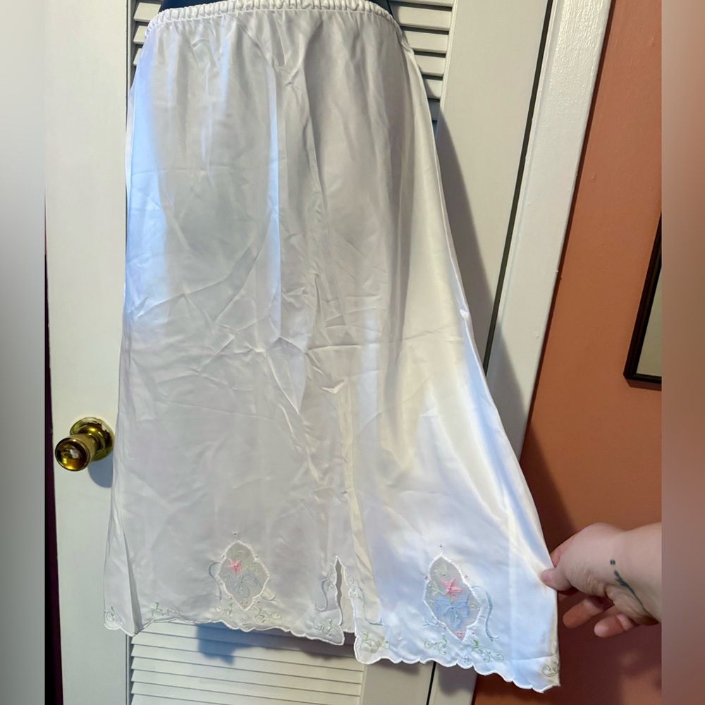Vintage Elegant White Embroidered Women's Slip